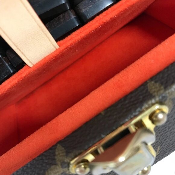 LOUIS VUITTON Monogram Coffret Domino Set Domino interior Decor - Picture 16 of 16
